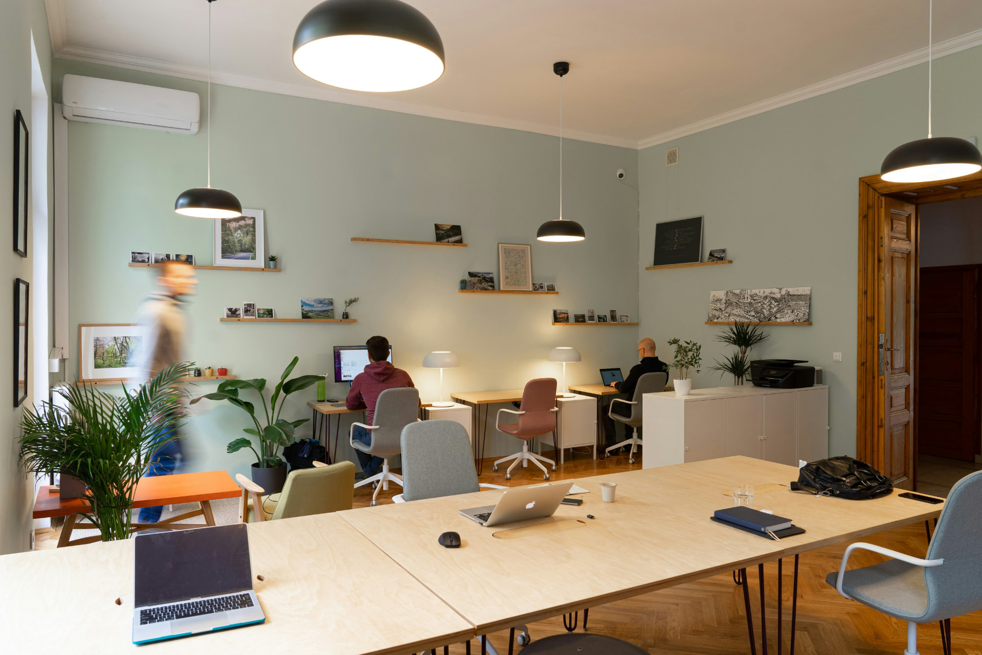 Postazioni di lavoro aziendali con dispositivi gestiti centralmente